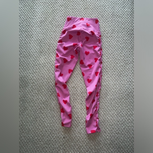 BEACH RIOT Kat leggings Valentine Hearts SIZE: SMALL - Picture 14 of 16